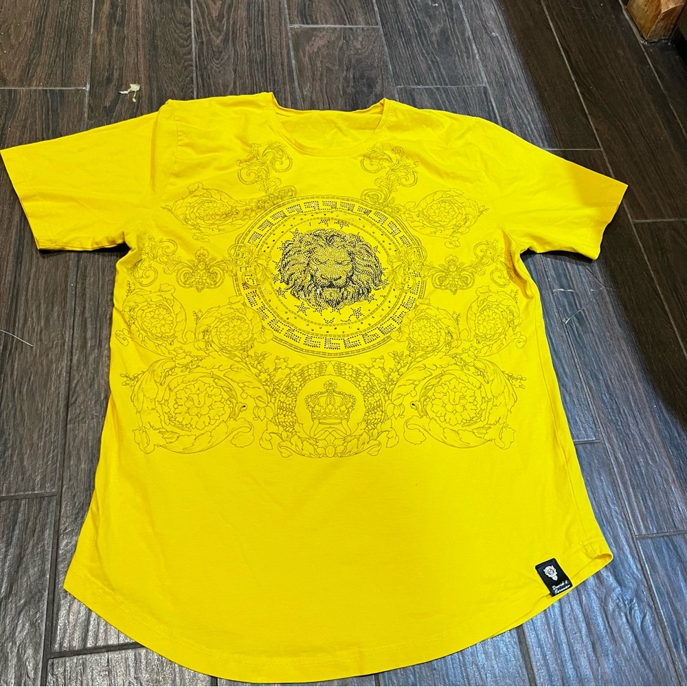 Women’s plus size 3x yellow bling lion shirt made in Turkey